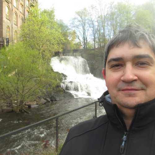 Осло. Я на фоне водопада на реке Акерсельва. (02.05.2015)