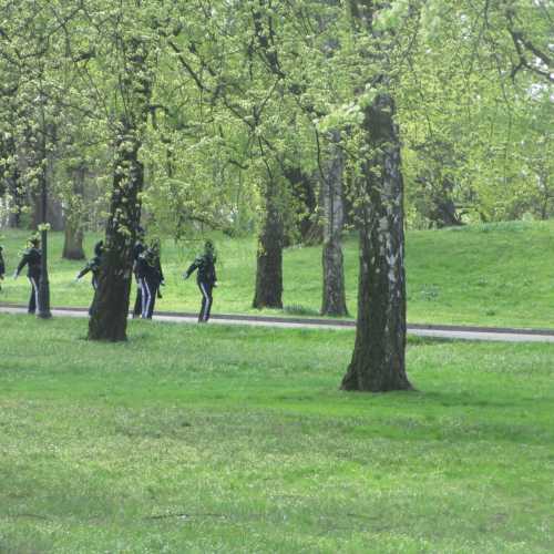 Осло. Гвардейцы в Дворцовом парке. (02.05.2015)