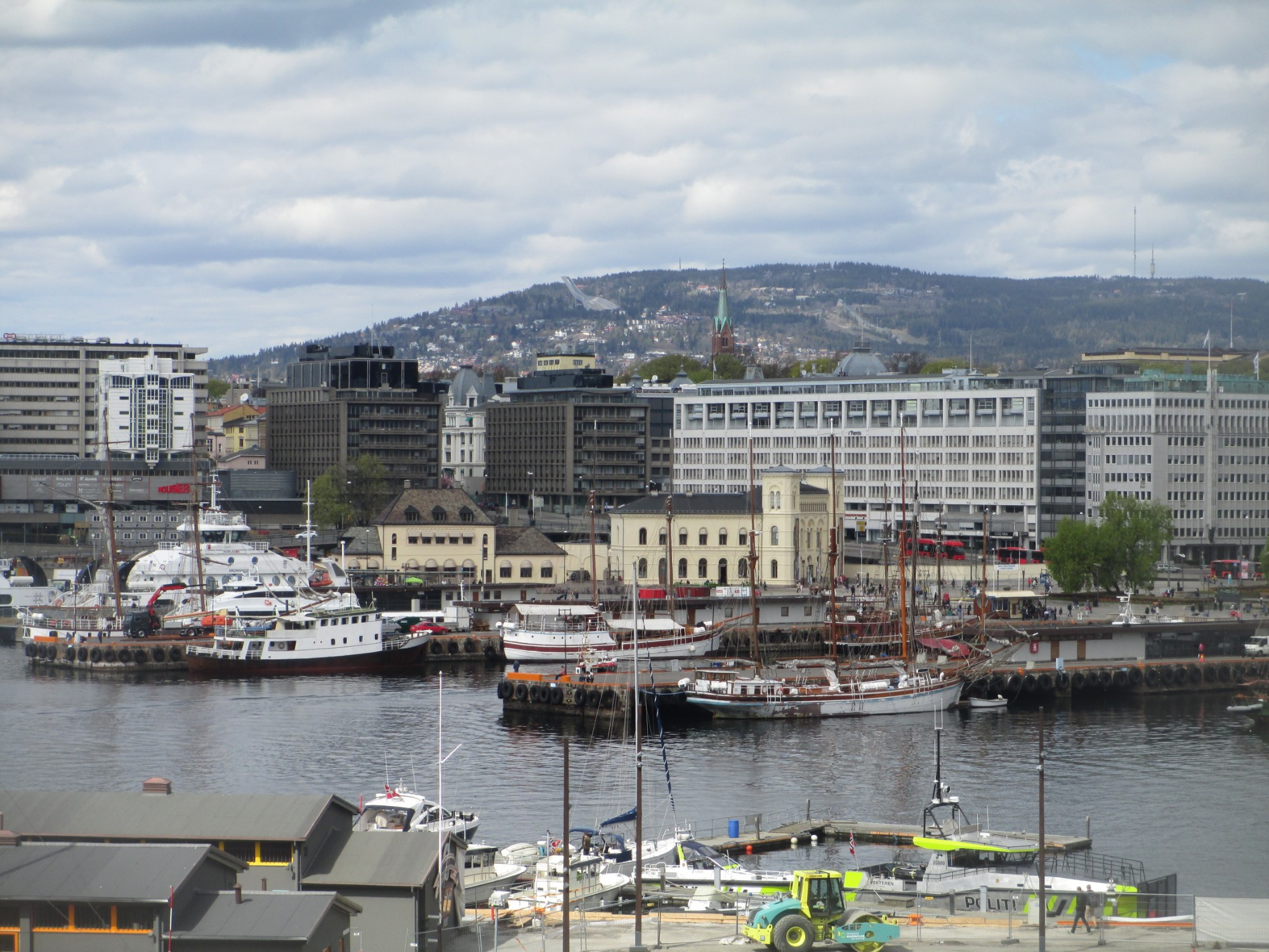 Осло. Вид на порт с крепости Акерсхус. (03.05.2015)
