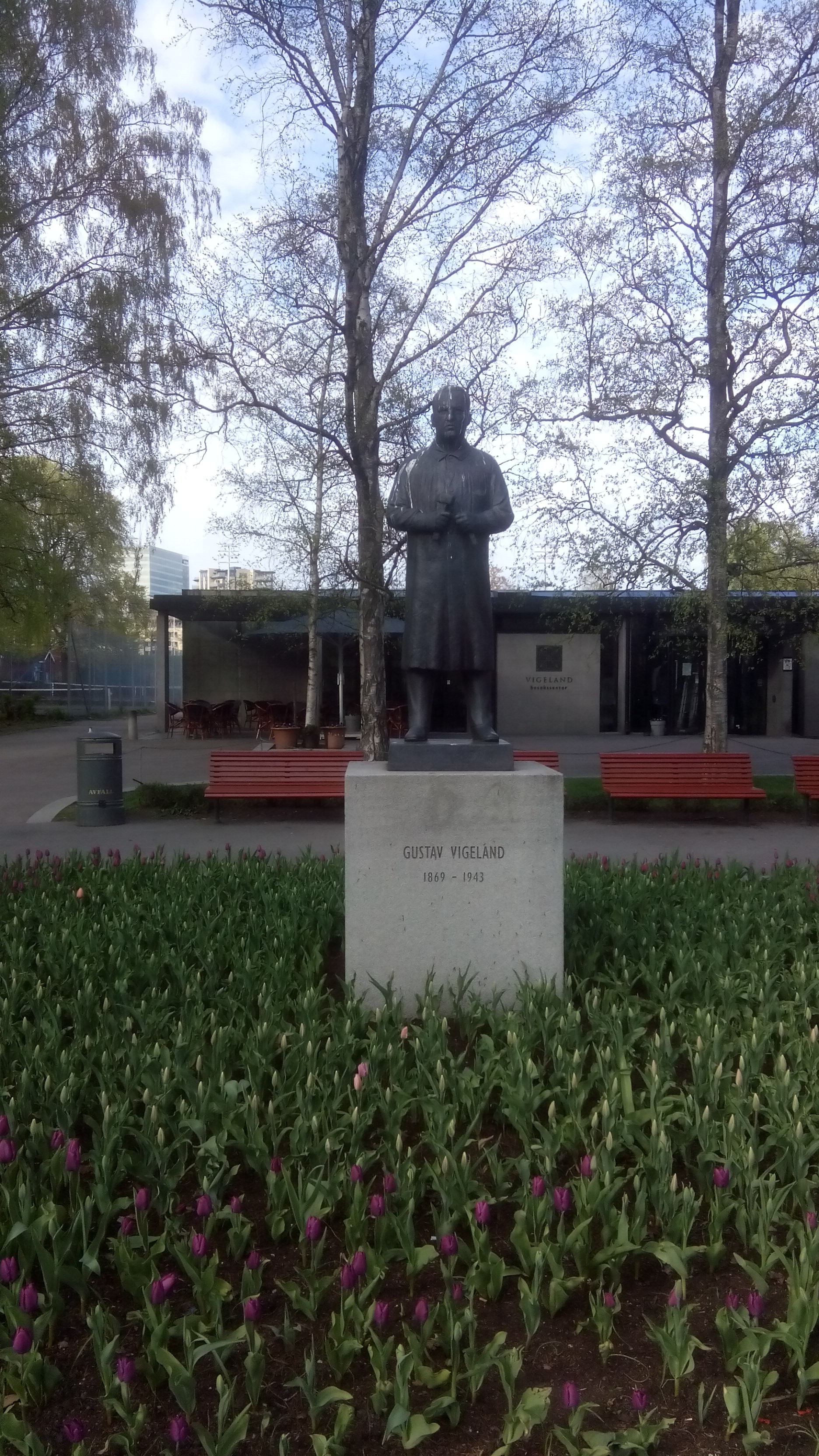 Осло. Фрогнер-Парк. Памятник Вигеланну. (02.05.2015)