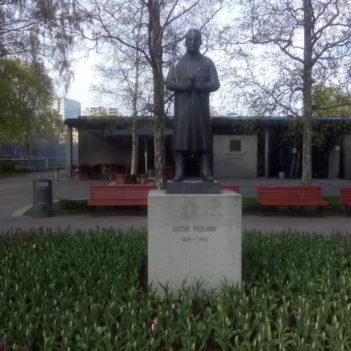 Осло. Фрогнер-Парк. Памятник Вигеланну. (02.05.2015)
