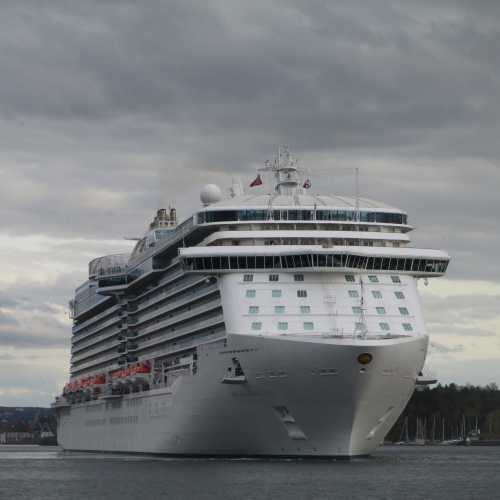 Круизный лайнер в порту Осло. (03.05.2015)