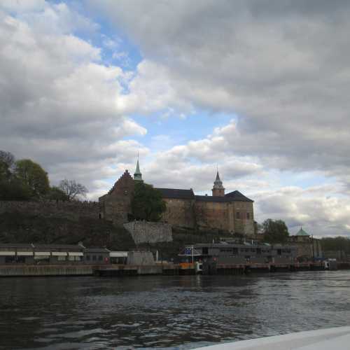Осло. Вид на крепость Акерсхус из порта. (03.05.2015)