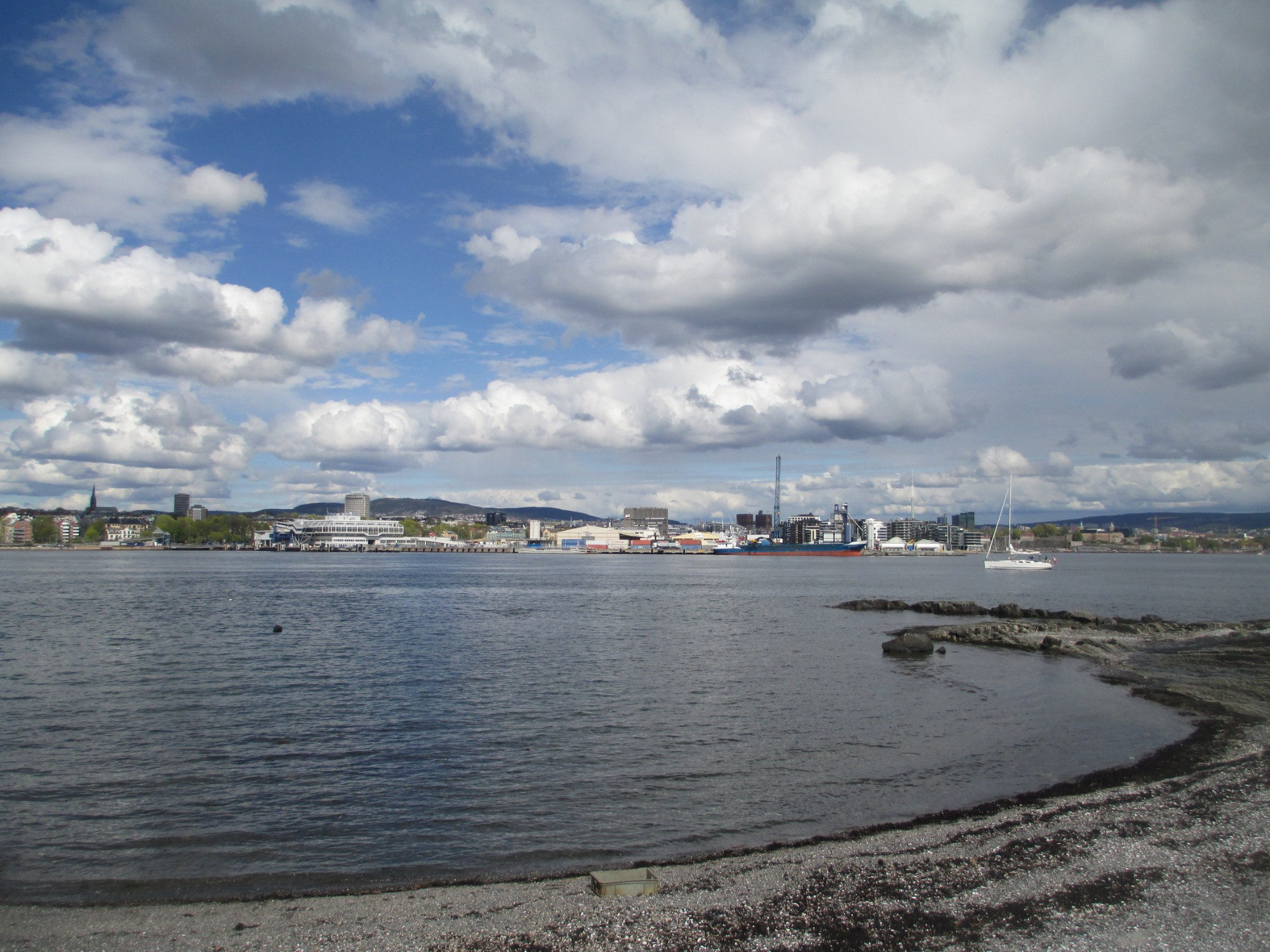 Осло. Вид на Осло-фьорд с полуострова Бюгдёй. (02.05.2015)