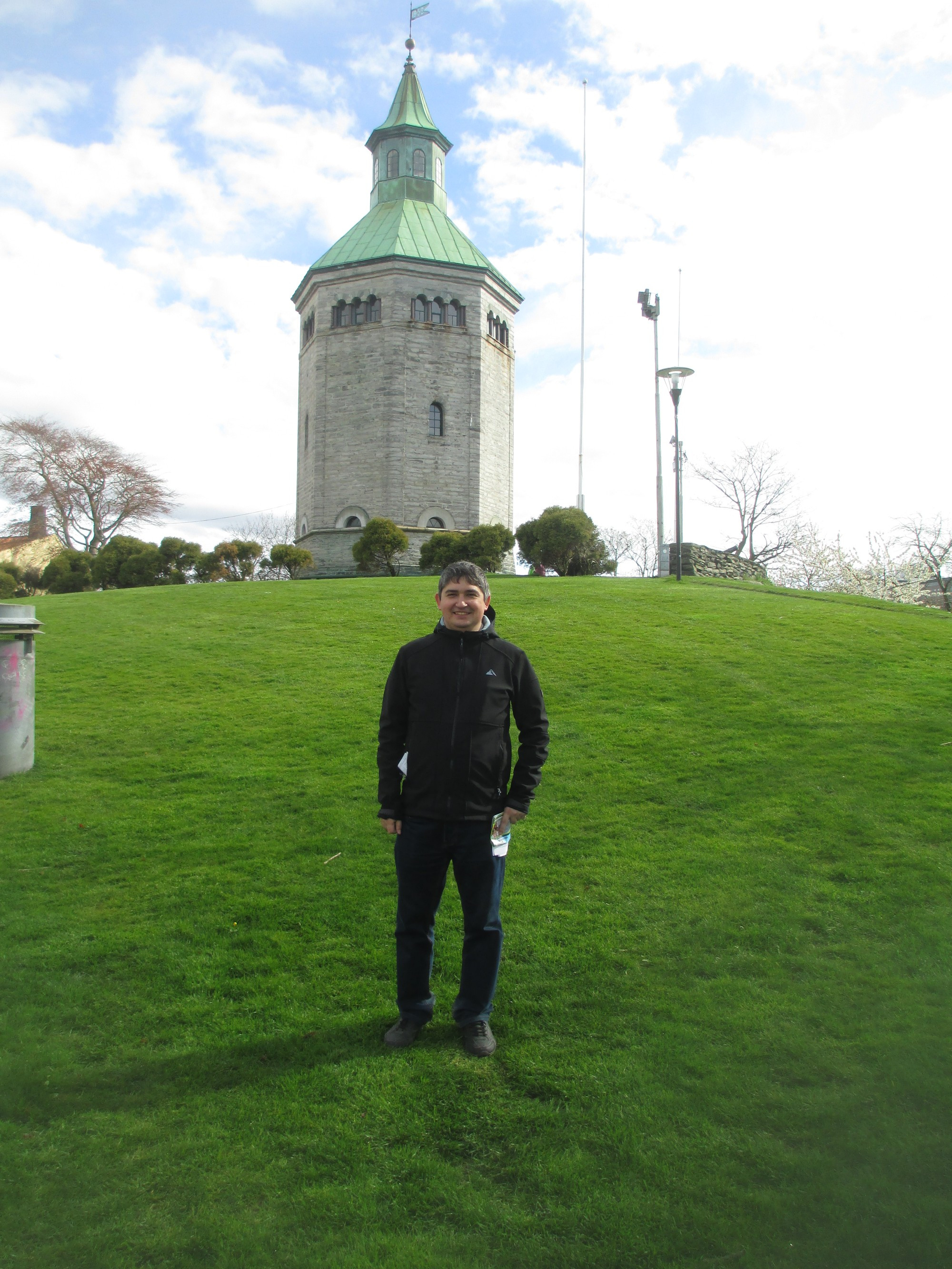 Ставангер. Я на фоне башни Вальберг. (05.05.2015)