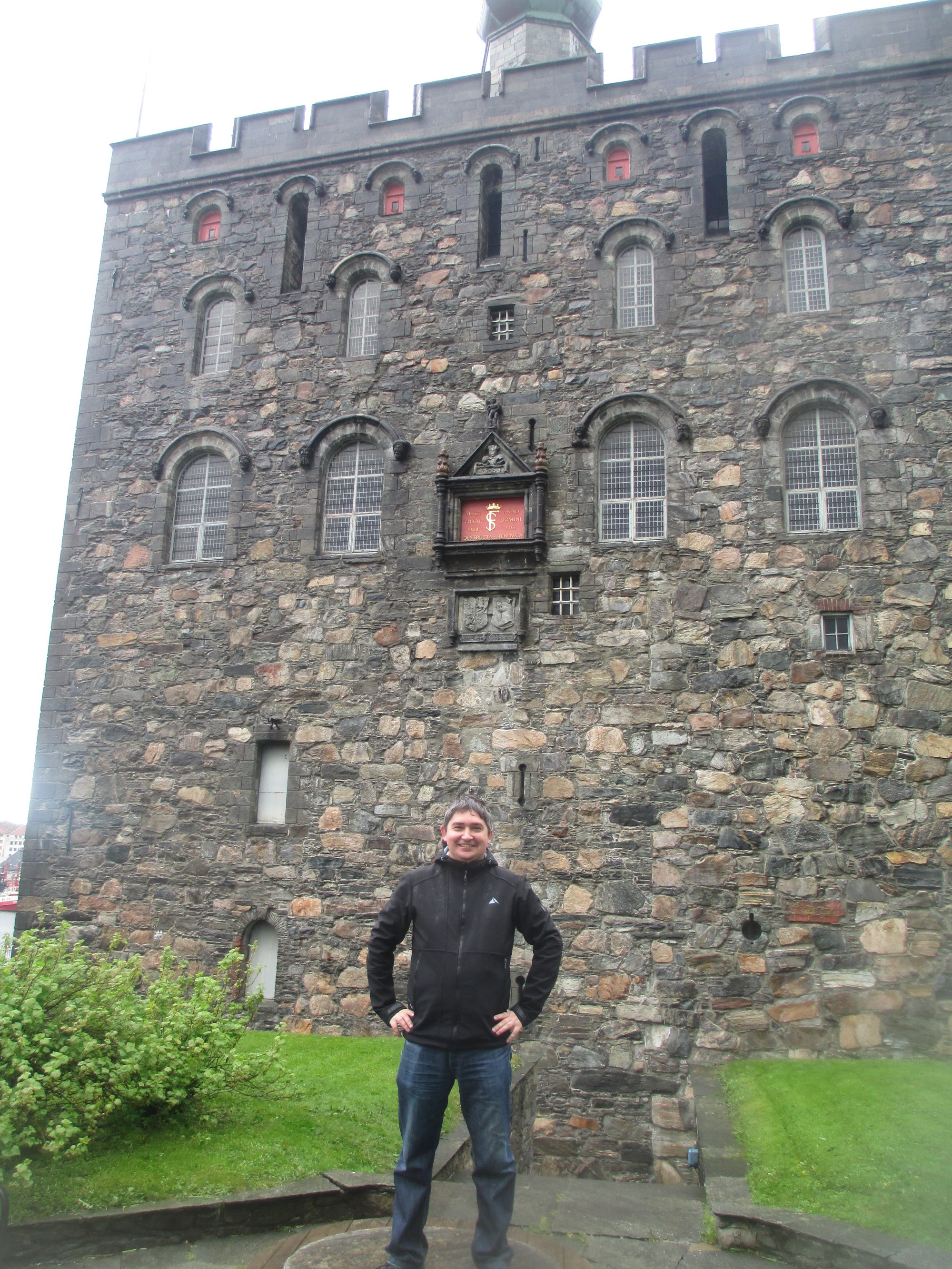 Берген. Я у башни Розенкранца. (06.05.2015)
