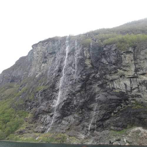 Вид на Гайрангер-фьорд с парома. Водопад «Семь сестёр». (08.05.2015)