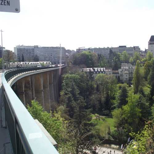 Люксембург. Вид с моста Luxemburgo-Passerelle. (29.04.2017)