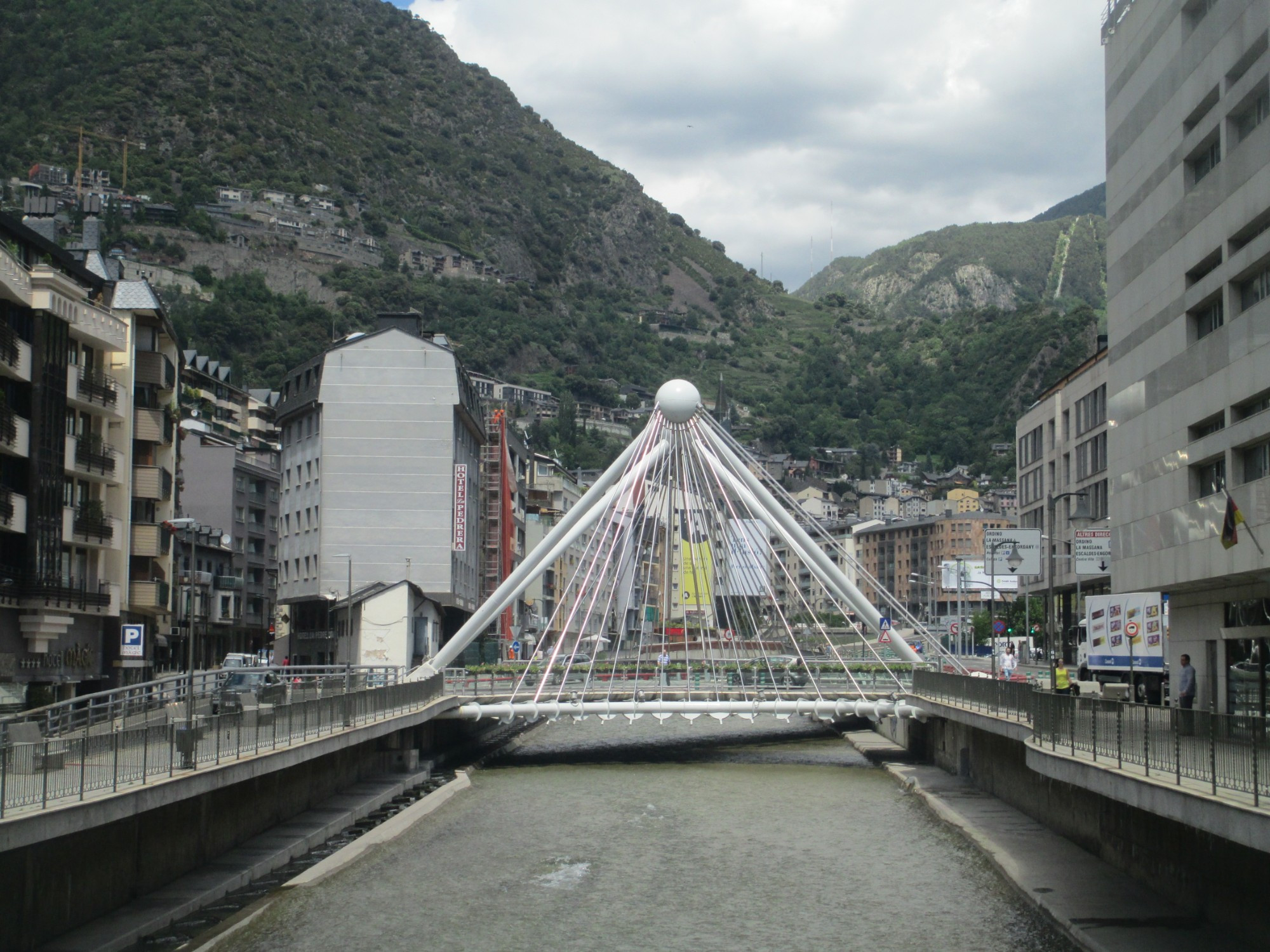 Андорра-ла-Велья. Мост через реку Валира. (21.06.2016)