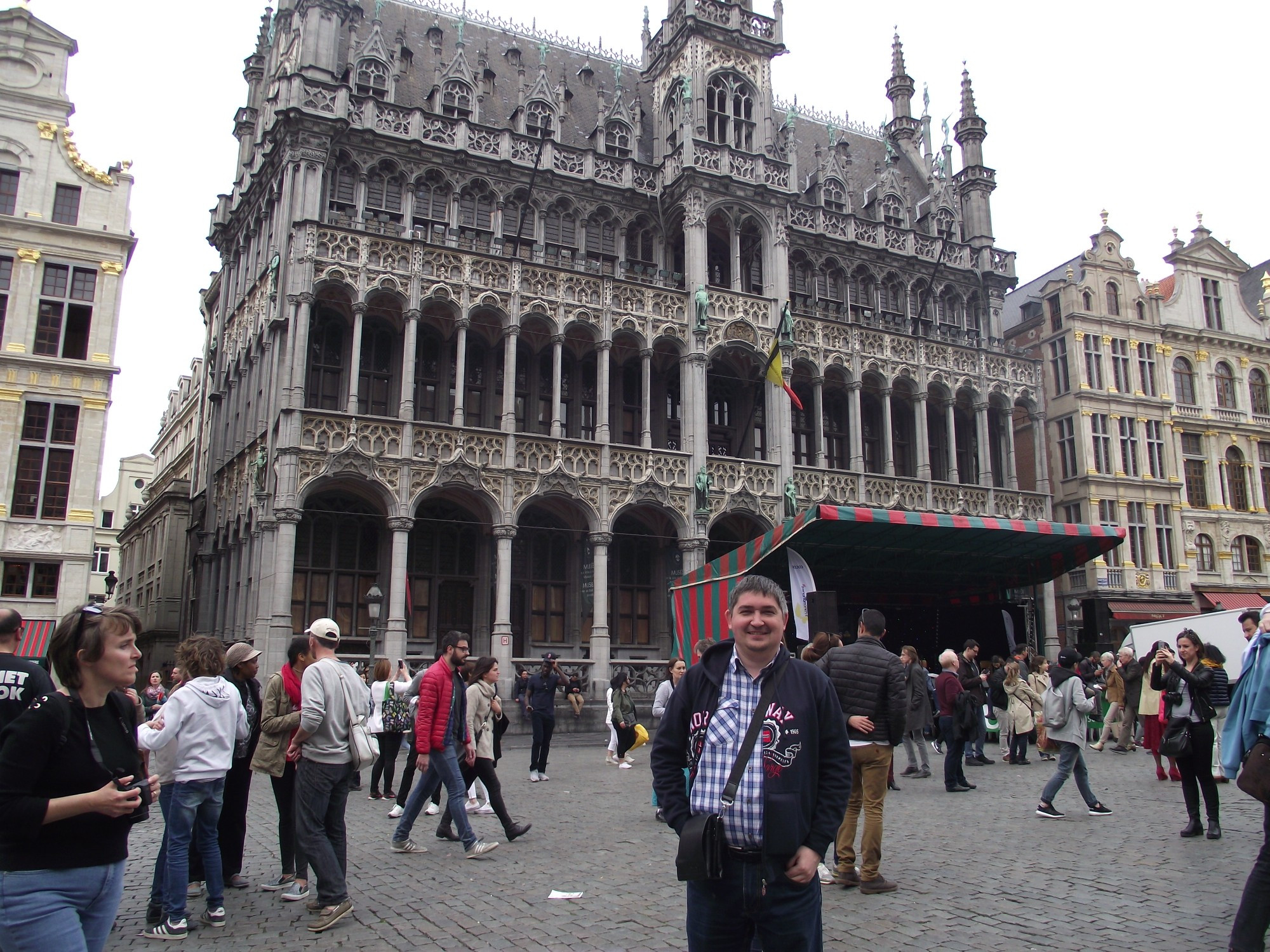 Брюссель. Я на площади Гранд-Плас. (30.04.2017)