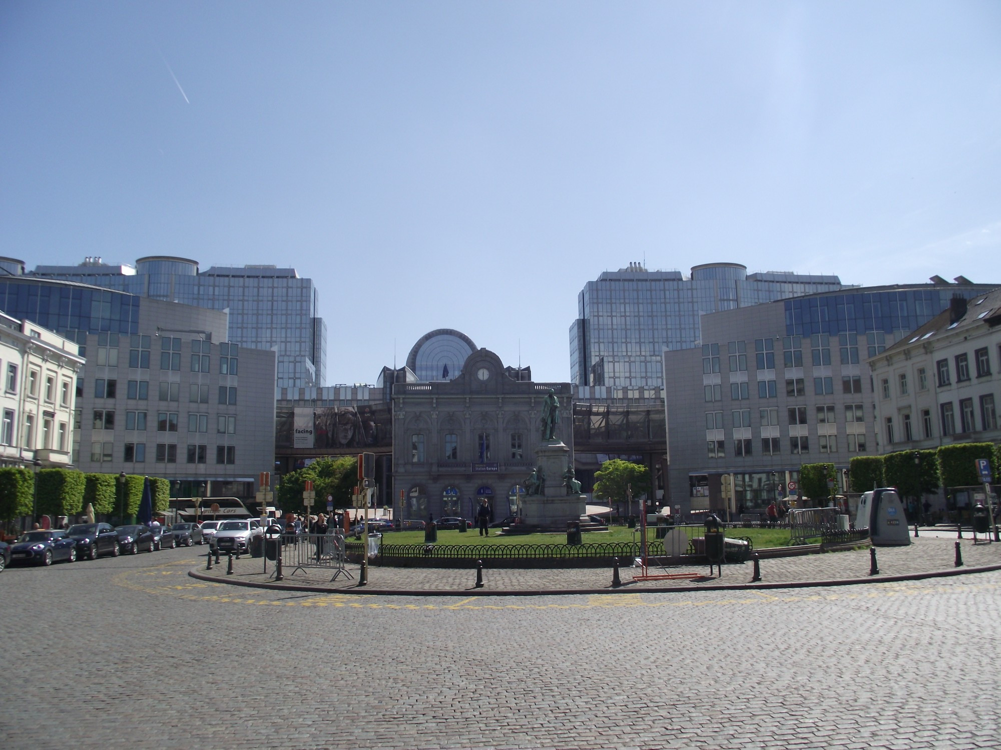 Брюссель. Площадь Люксембург. (30.04.2017)