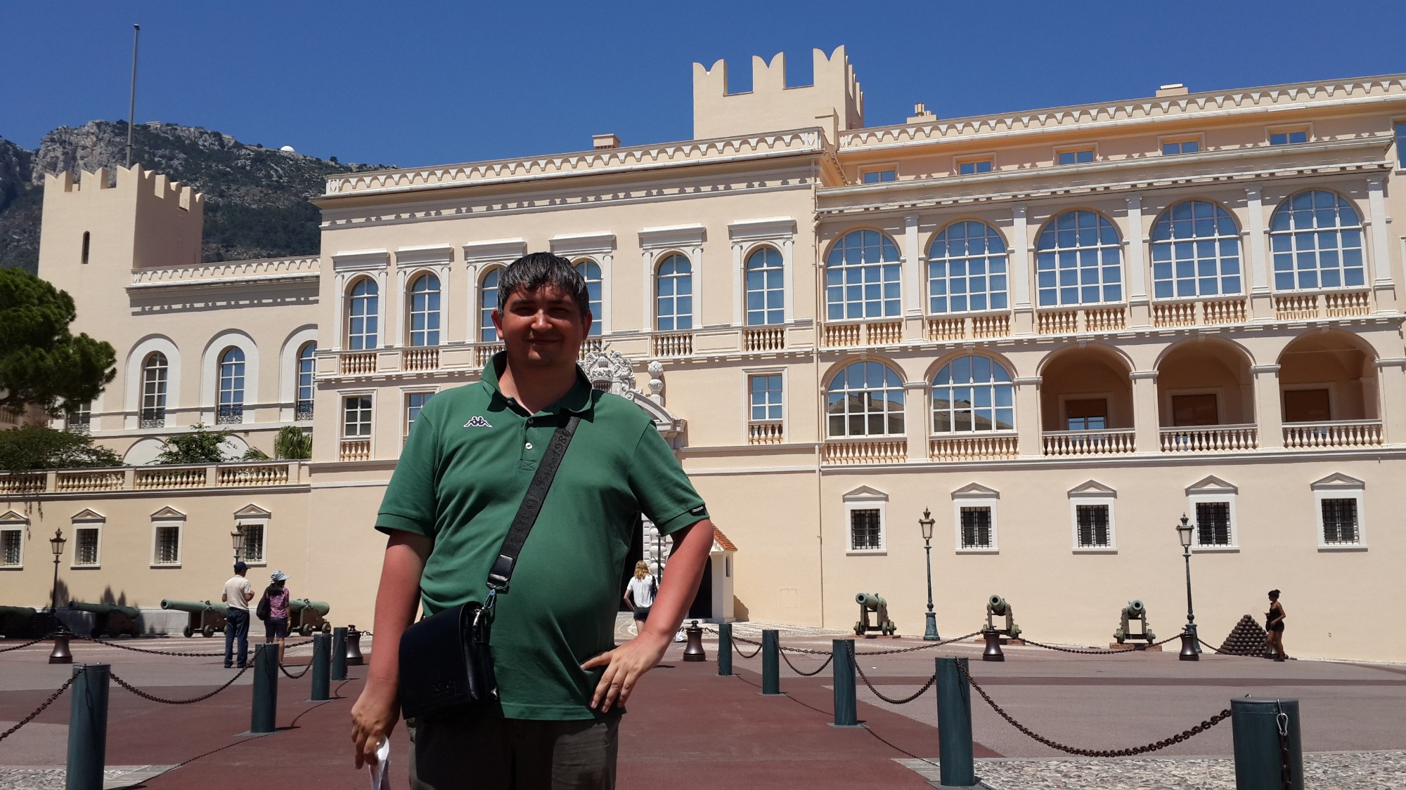 Монако. Я на фоне Княжеского Дворца. (24.06.2016)