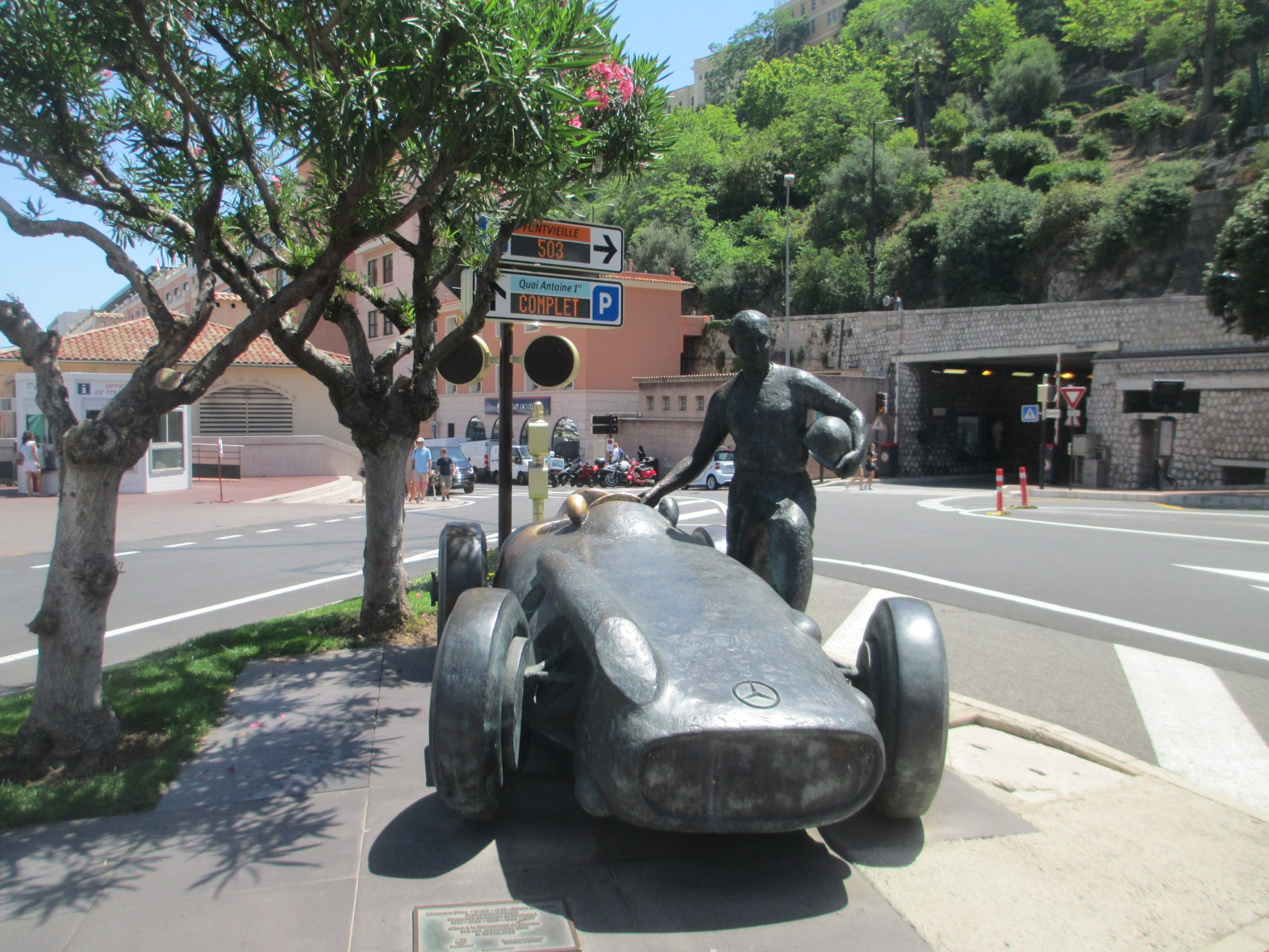 Монако. Памятник Хуан Мануэлю Фанхио. (24.06.2016)