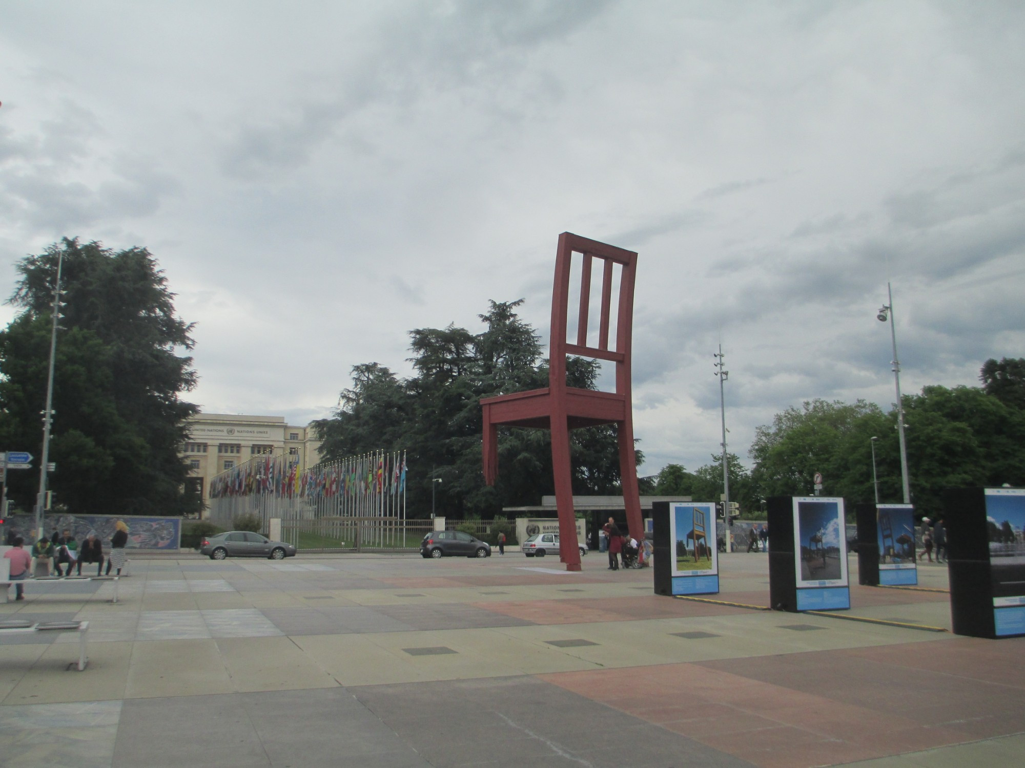 Женева. Скульптура «Сломанный стул». (16.06.2016)