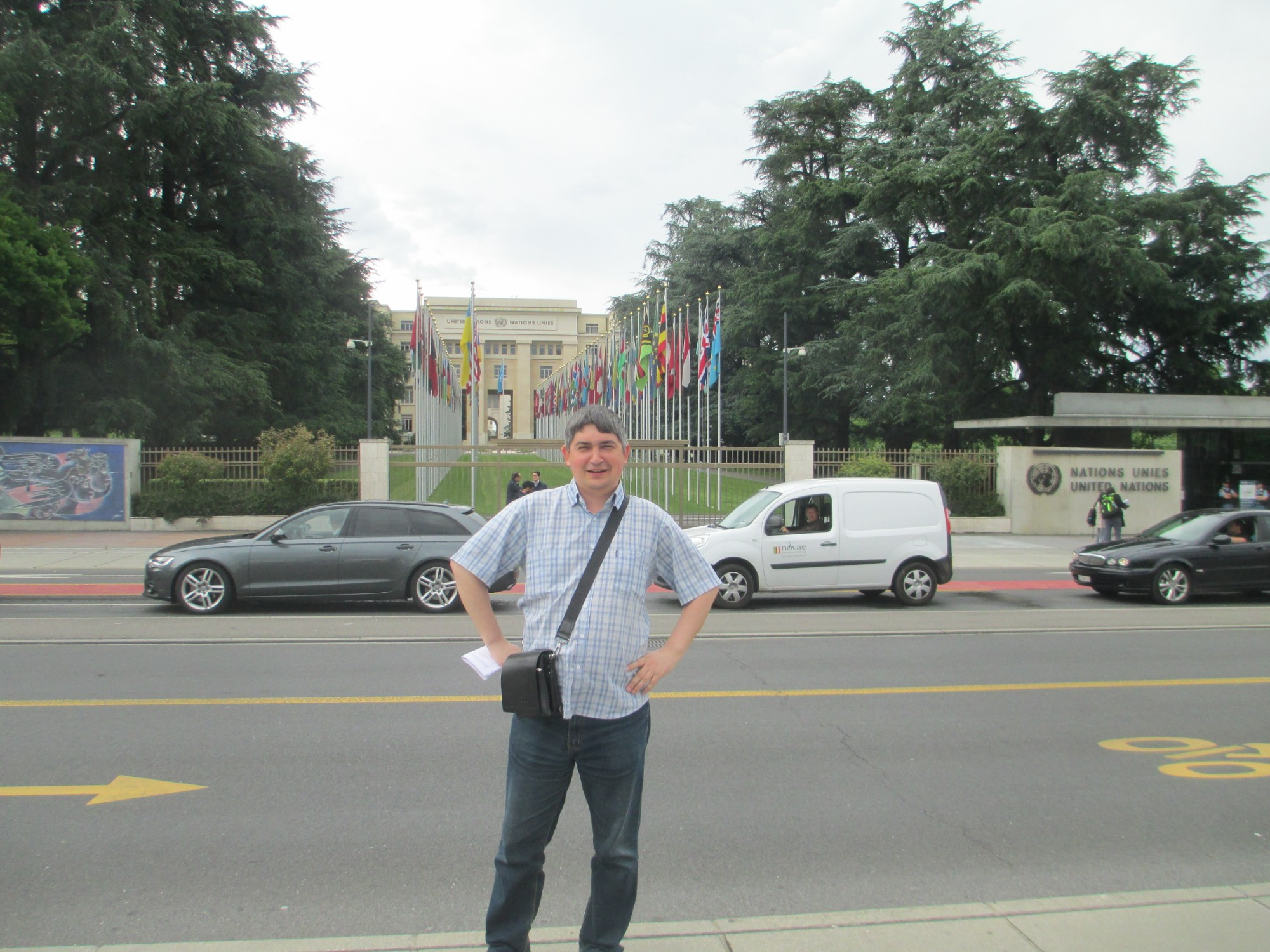 Женева. Я на фоне Дворца Наций. (16.06.2016)