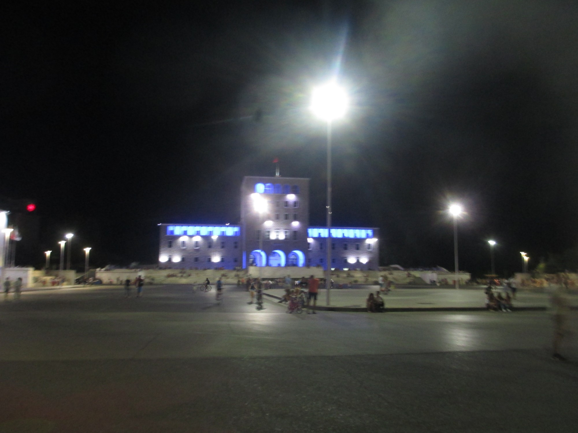 Тирана. Площадь Матери Терезы. (05.09.2015)
