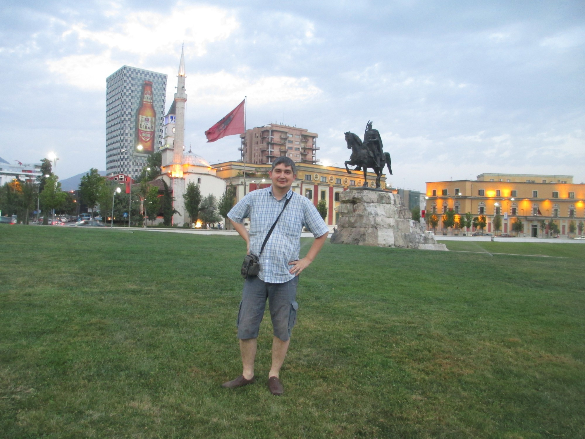 Тирана. Я на площади Скандербега. (05.09.2015)