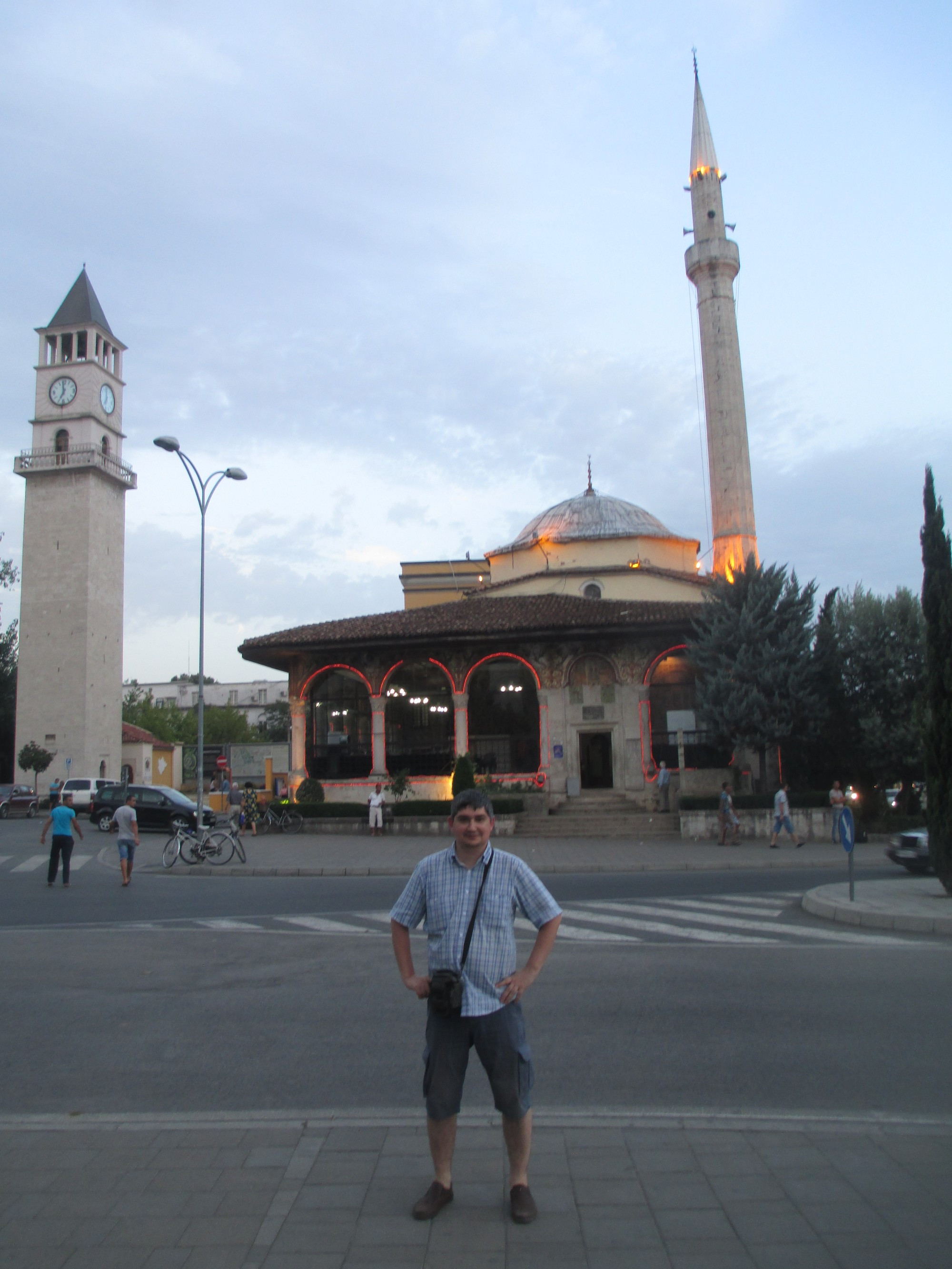 Тирана. Я на фоне мечети Эфем-бея и часовой башни. (05.09.2015)