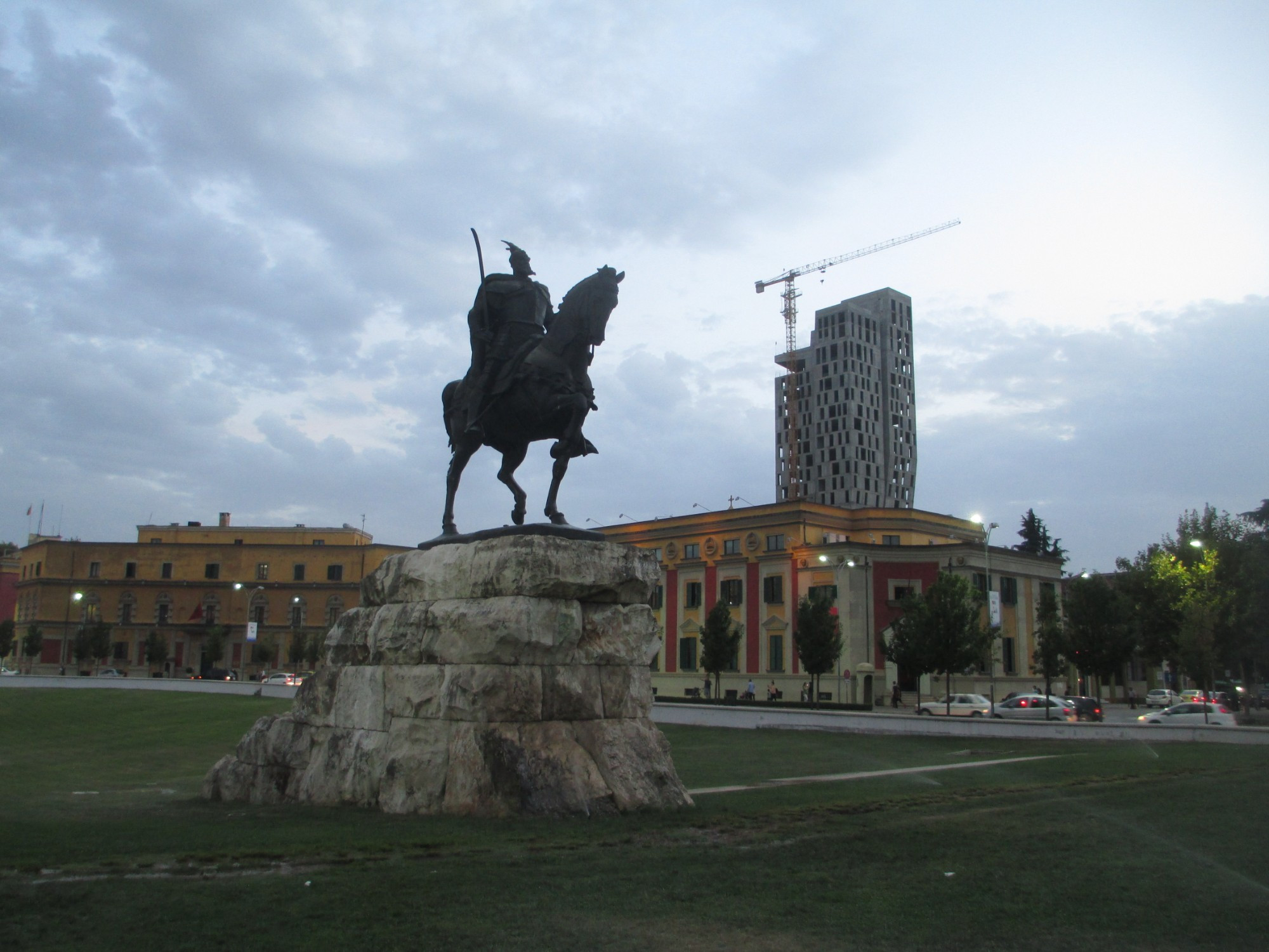 Тирана. Памятник Скандербегу. (05.09.2015)