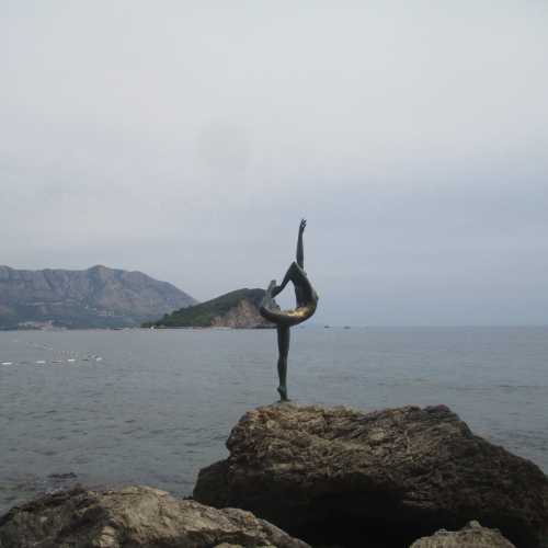 Будва. Статуя «Танцовщица из Будвы». (09.09.2015)