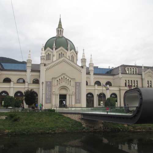 Сараево. Здание Академии изящных искусств и мост Фестина Ленте. (07.09.2015)