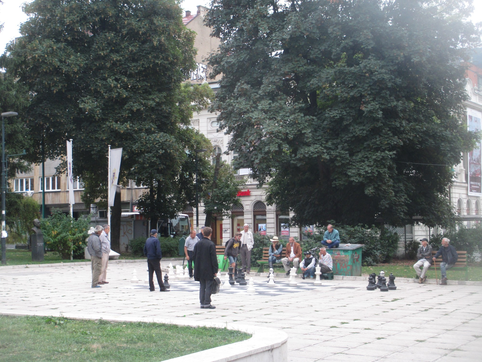Сараево. Игра в шахматы крупными фигурами. (07.09.2015)