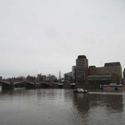 Лондон. Вид на Темзу и мост Ламбет. (01.01.2016)
