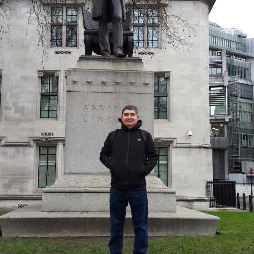 Лондон. Я у памятника Линкольну. (01.01.2016)