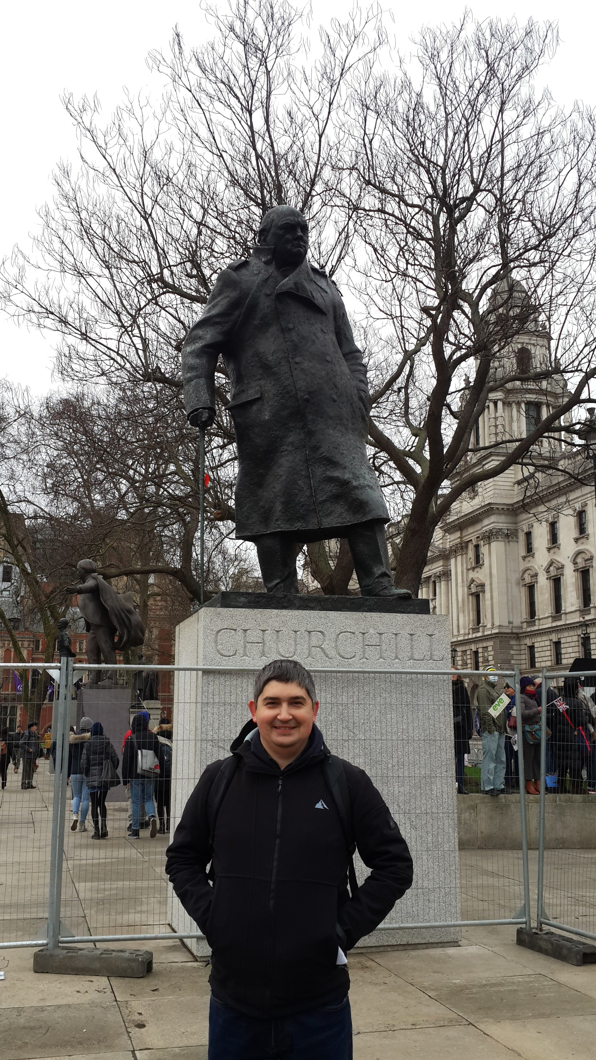 Лондон. Я у памятника Черчиллю. (01.01.2016)