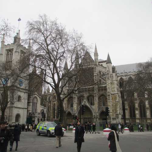 Лондон. Парламентская площадь и вид на Вестминстерское аббатство. (01.01.2016)