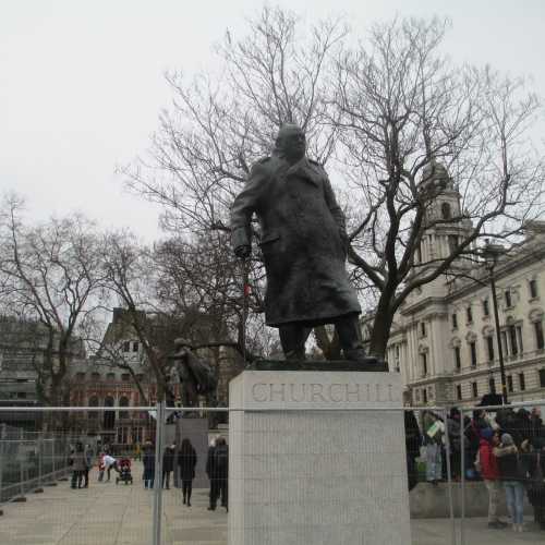 Лондон. Памятник Черчиллю. (01.01.2016)