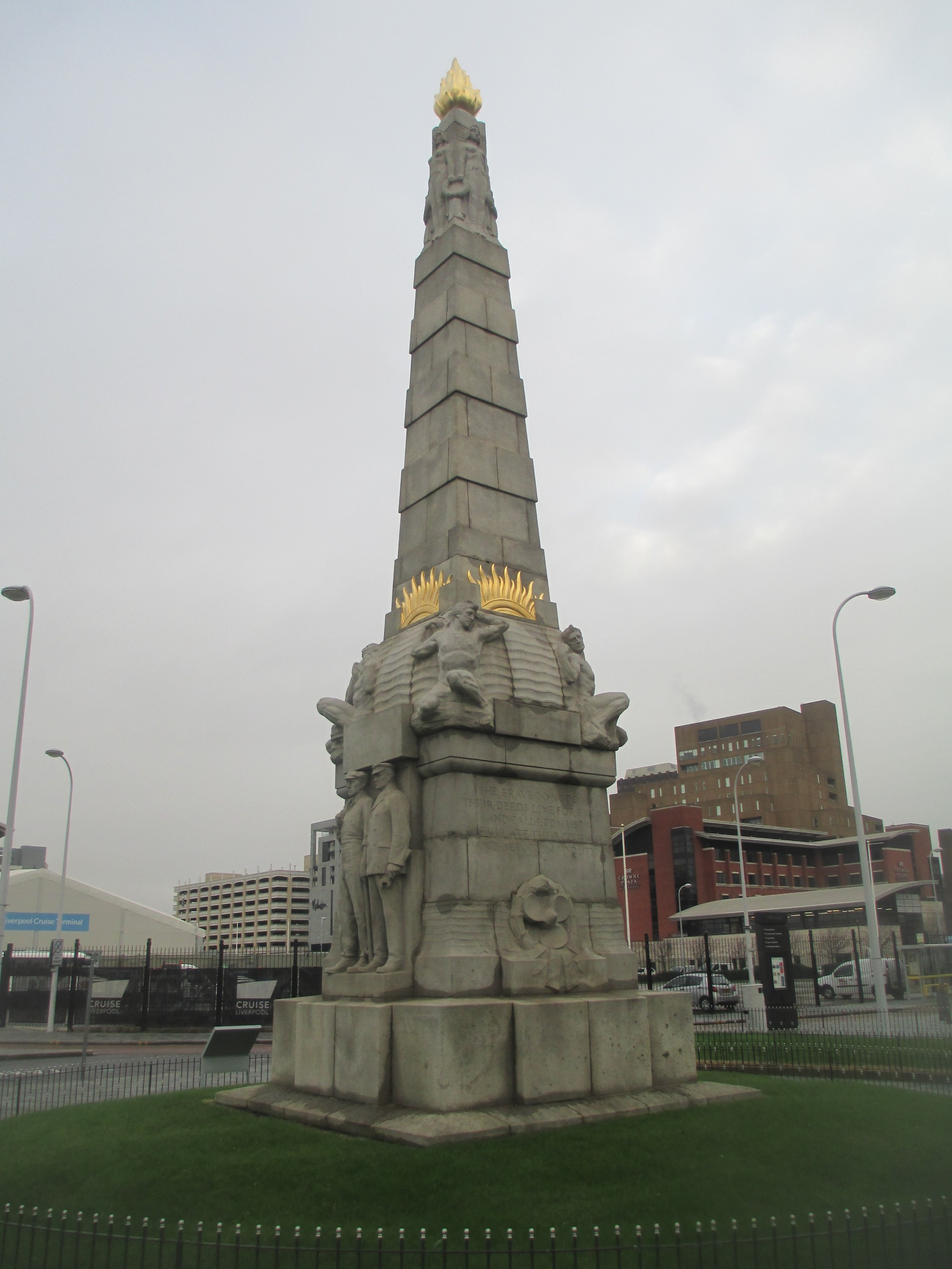 Ливерпуль. Памятник инженерам. (02.01.2016).