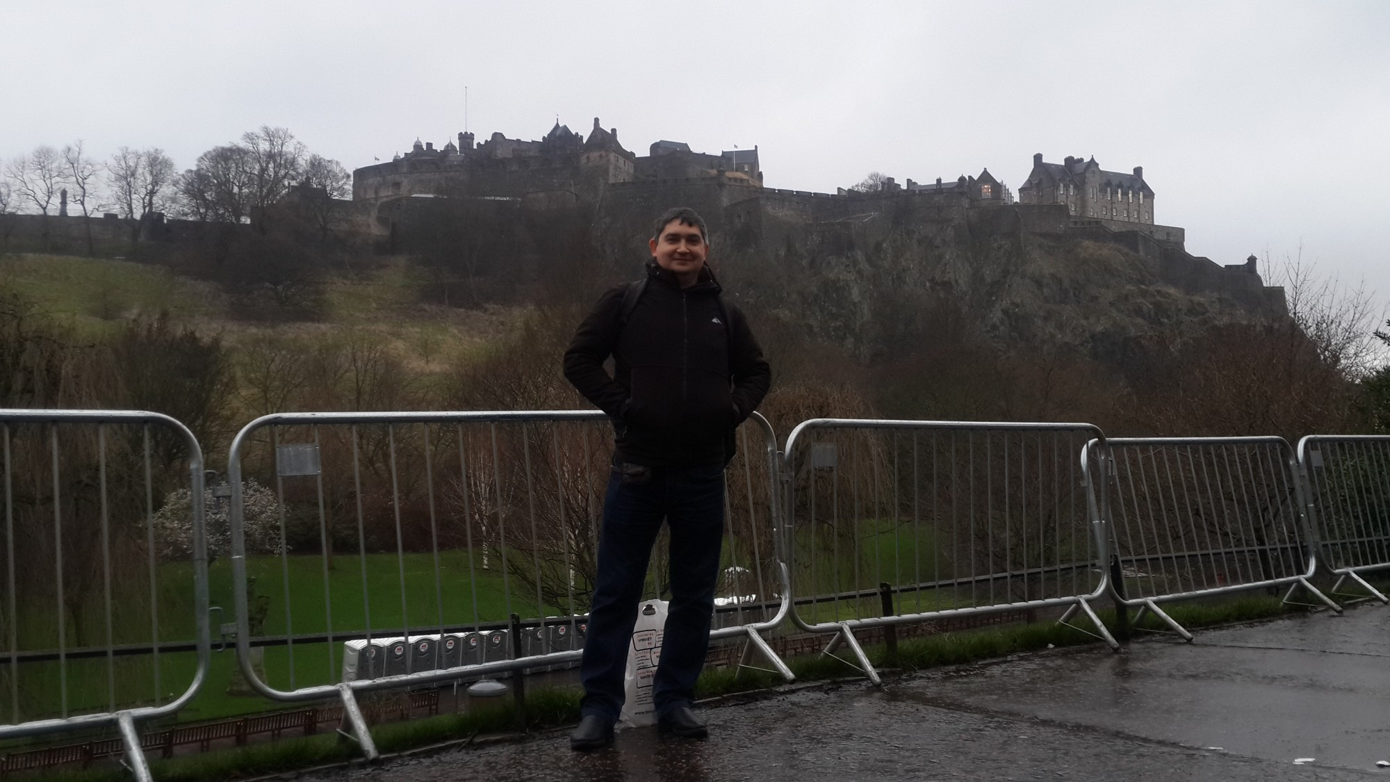 Эдинбург. Я на фоне Эдинбургского замка. (05.01.2016).