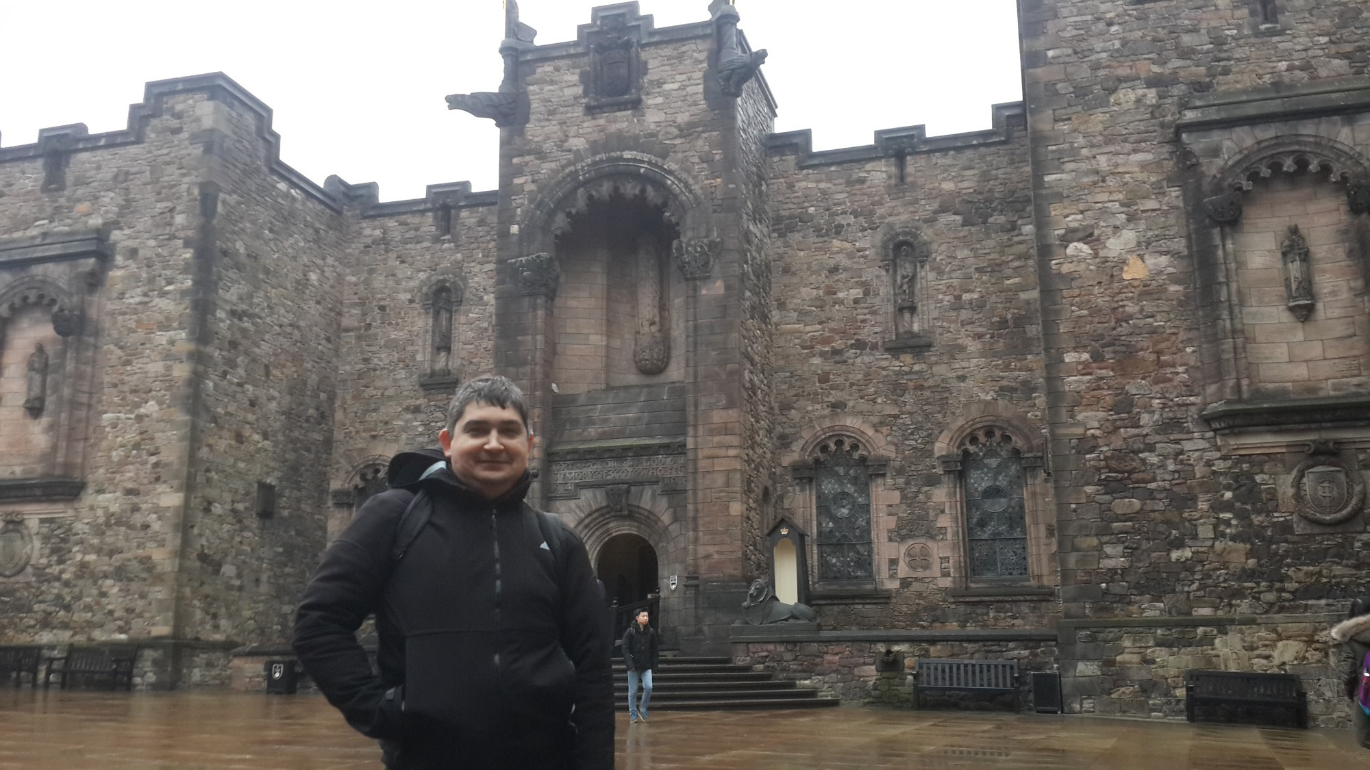 Эдинбургский замок. Я на площади Короны. (05.01.2016).