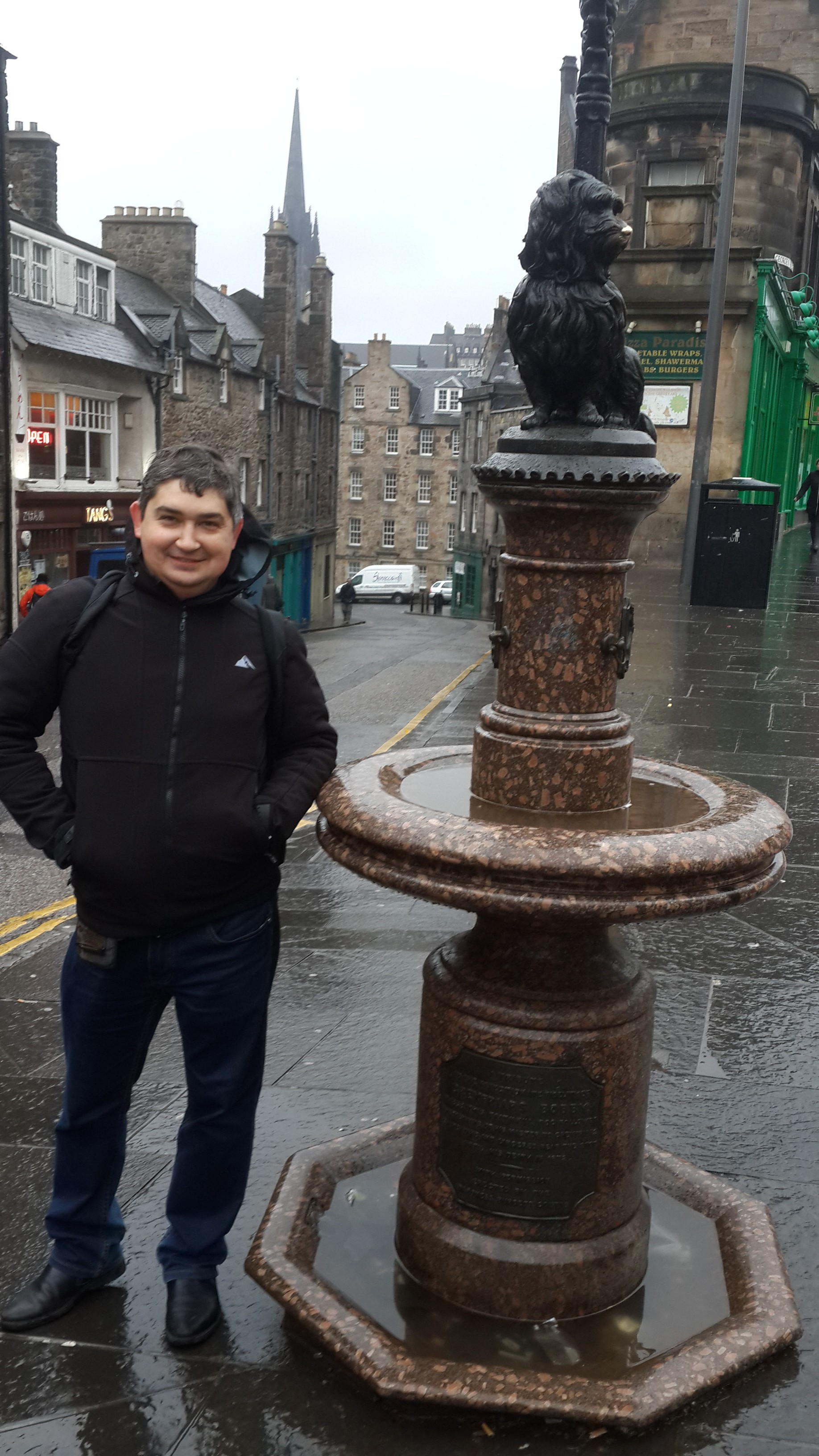 Эдинбург. Я у памятника Грейфрайерс Бобби. (05.01.2016).