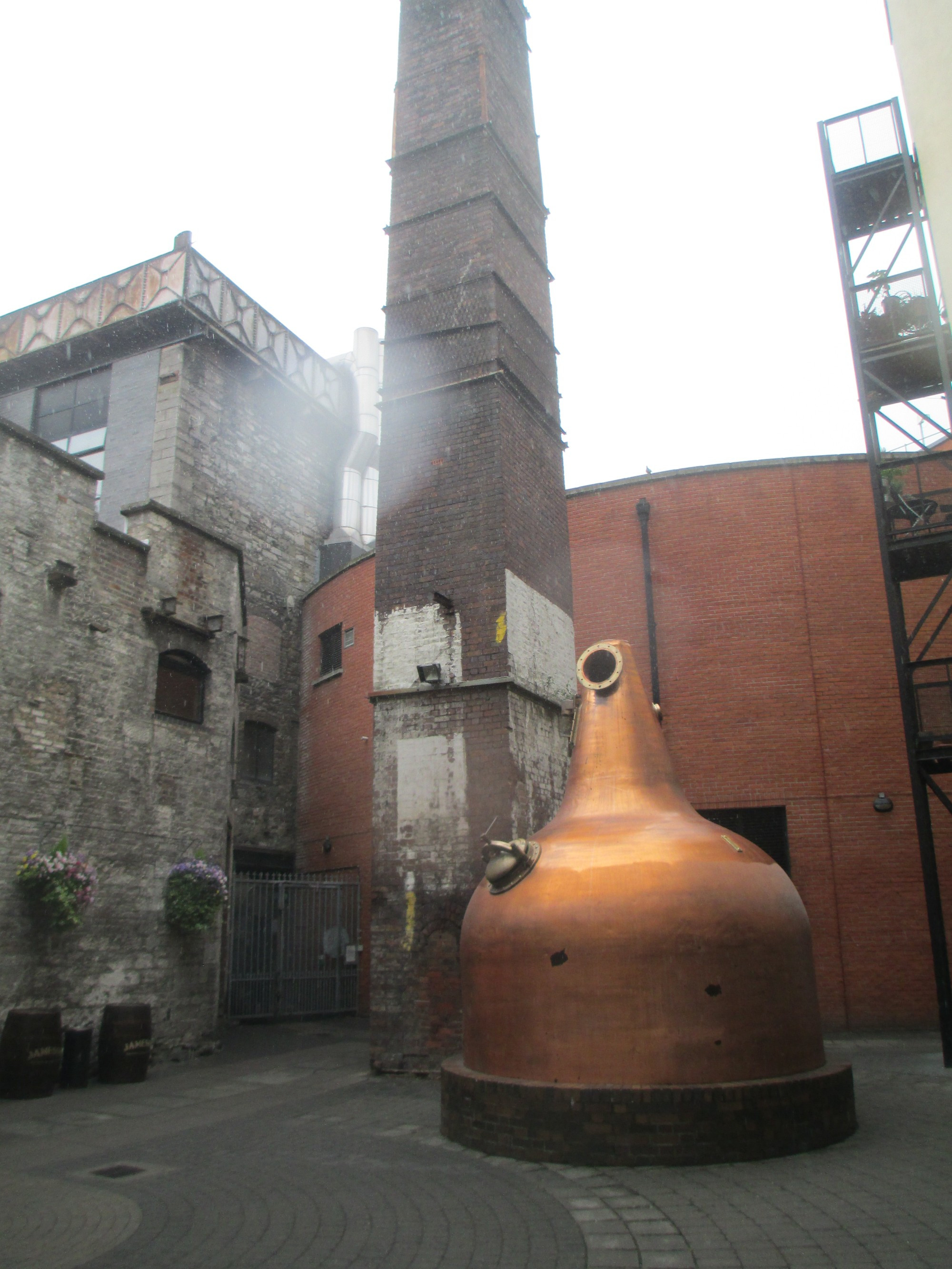 Дублин. Около музея Jameson Distillery. (13.06.2016)