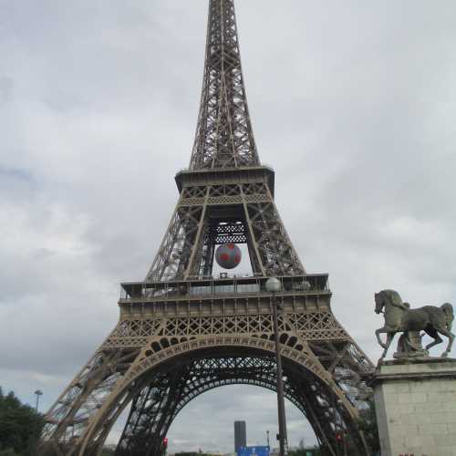 Париж. Вид на Эйфелеву башню с моста Иена. (14.06.2016)