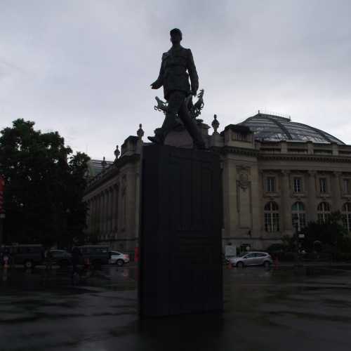 Париж. Памятник генералу Де Голлю. (14.06.2016)