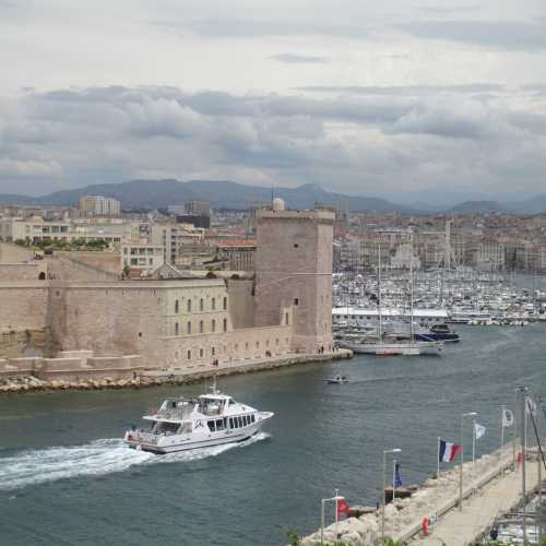 Марсель. Вид на форт Сен-Жан и Старый порт. (18.06.2016)