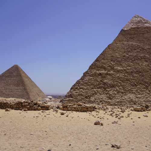 Плато Гиза. Пирамида Хефрена и Пирамида Хеопса вдали. (15.05.2021)