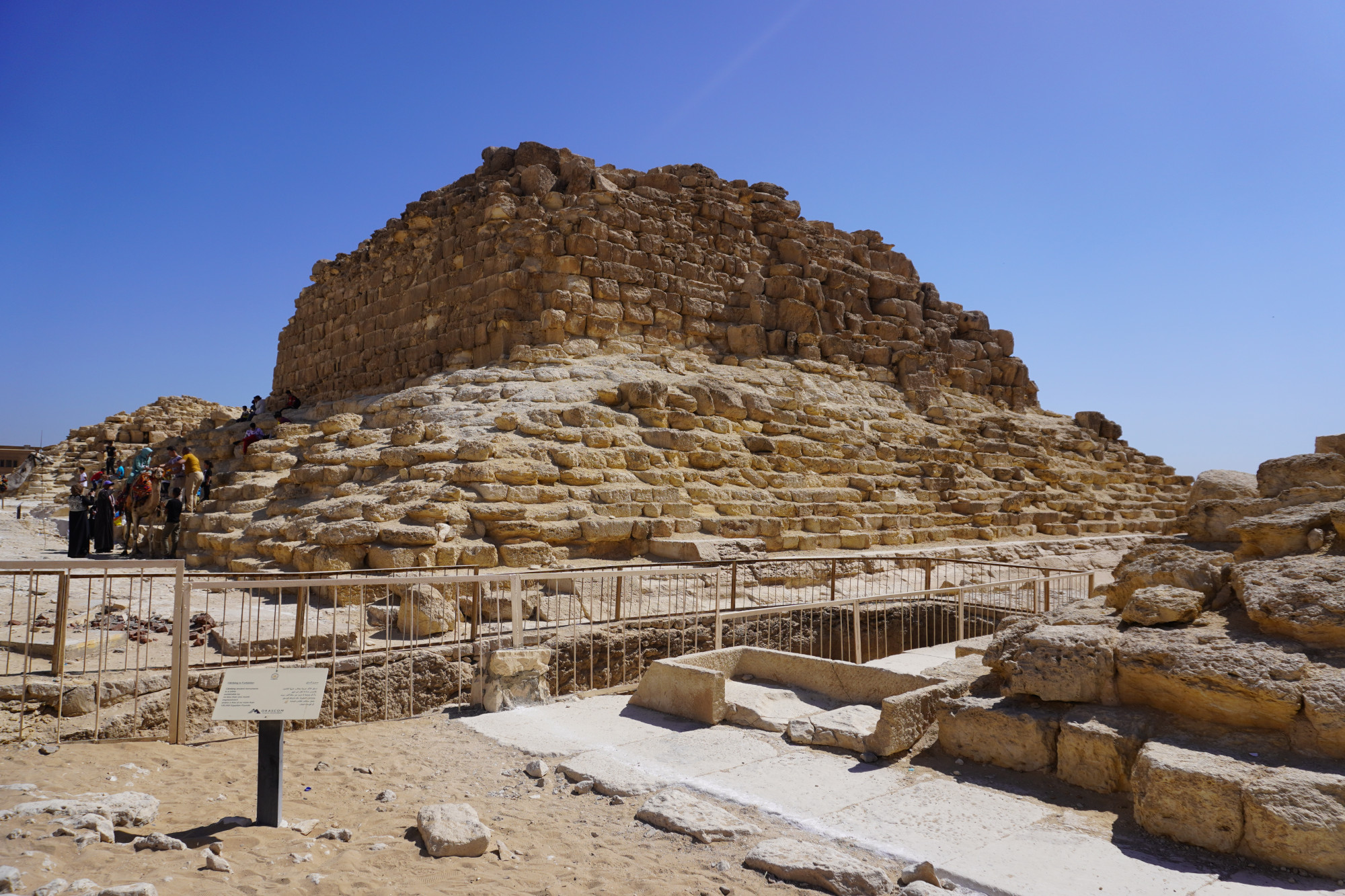 Плато Гиза. Мастаба около пирамиды Хеопса. (15.05.2021)