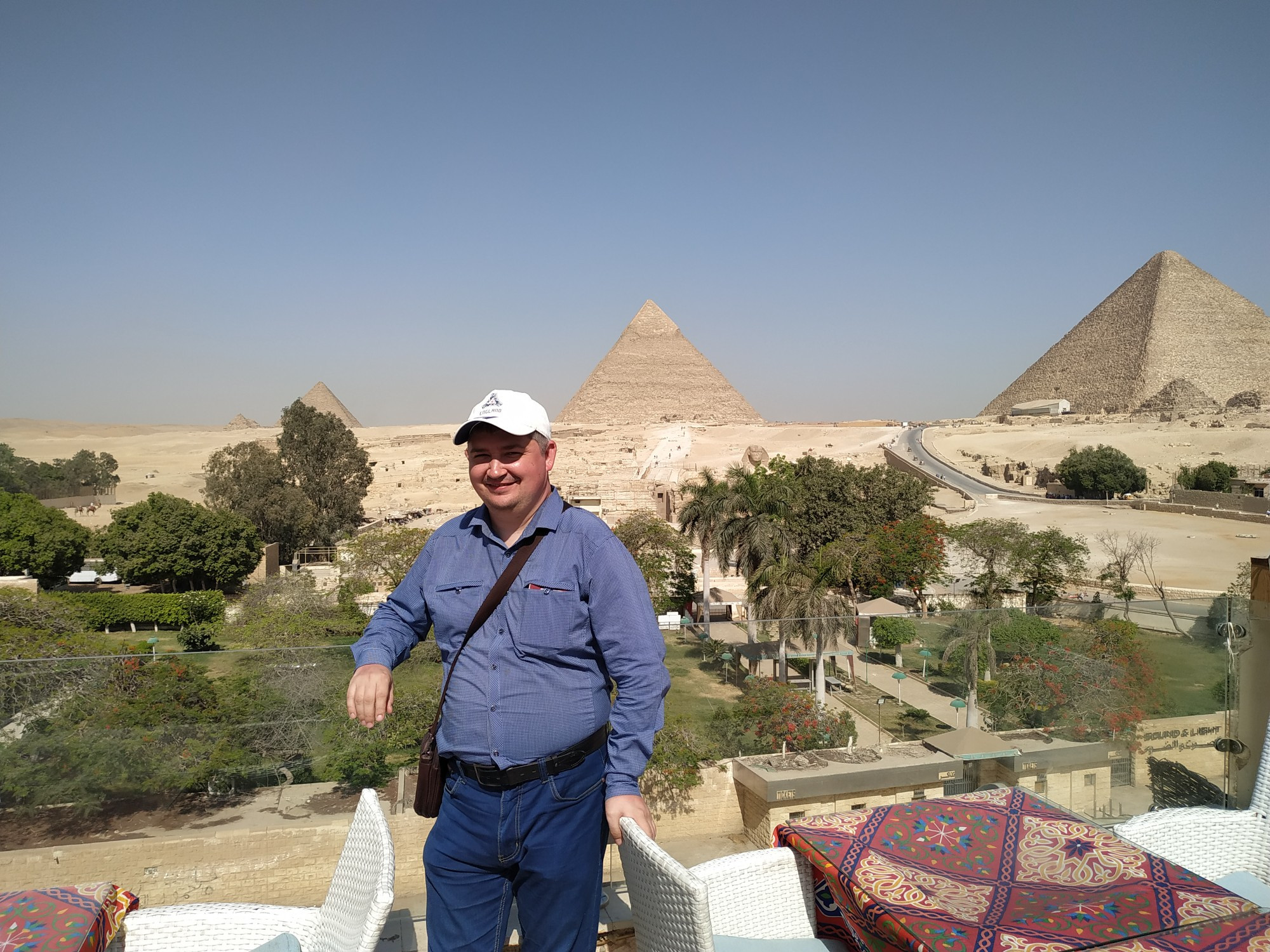 Гиза. Я на террасе отеля Panorama Pyramids Inn. (16.05.2021)