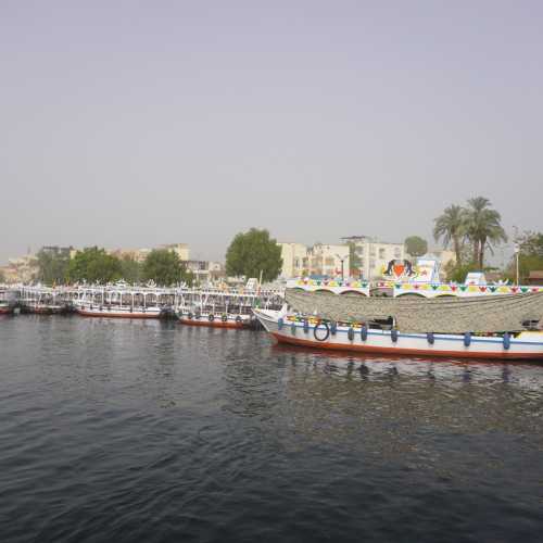 Луксор. Лодки у пристани на западном берегу Нила. (17.05.2021)