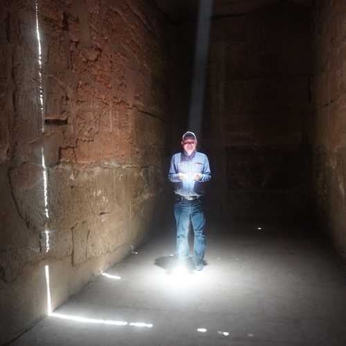 Луксор. Карнакский храм. Я в храме Рамзеса III. (17.05.2021)