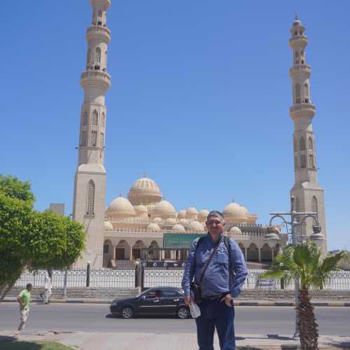 Хургада. Я на фоне мечети Эль-Мина. (18.05.2021)