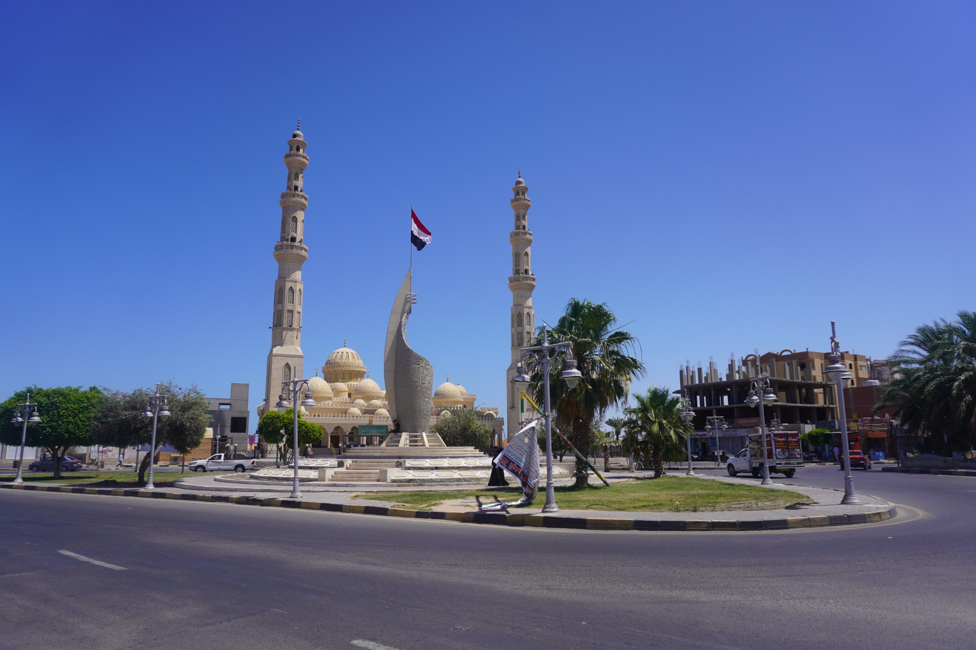 Хургада. Монумент Дружбы и мечеть Эль-Мина. (18.05.2021)