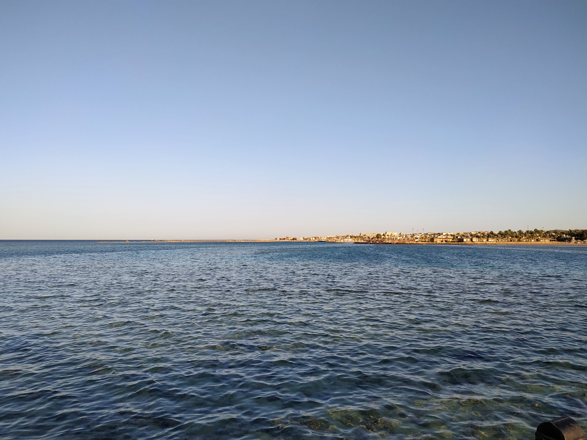 Макади-Бэй. Вид с пляжного пирса отеля «Stella Di Mare Beach Resort & Spa». (19.05.2021)