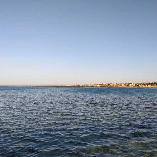 Макади-Бэй. Вид с пляжного пирса отеля «Stella Di Mare Beach Resort & Spa». (19.05.2021)