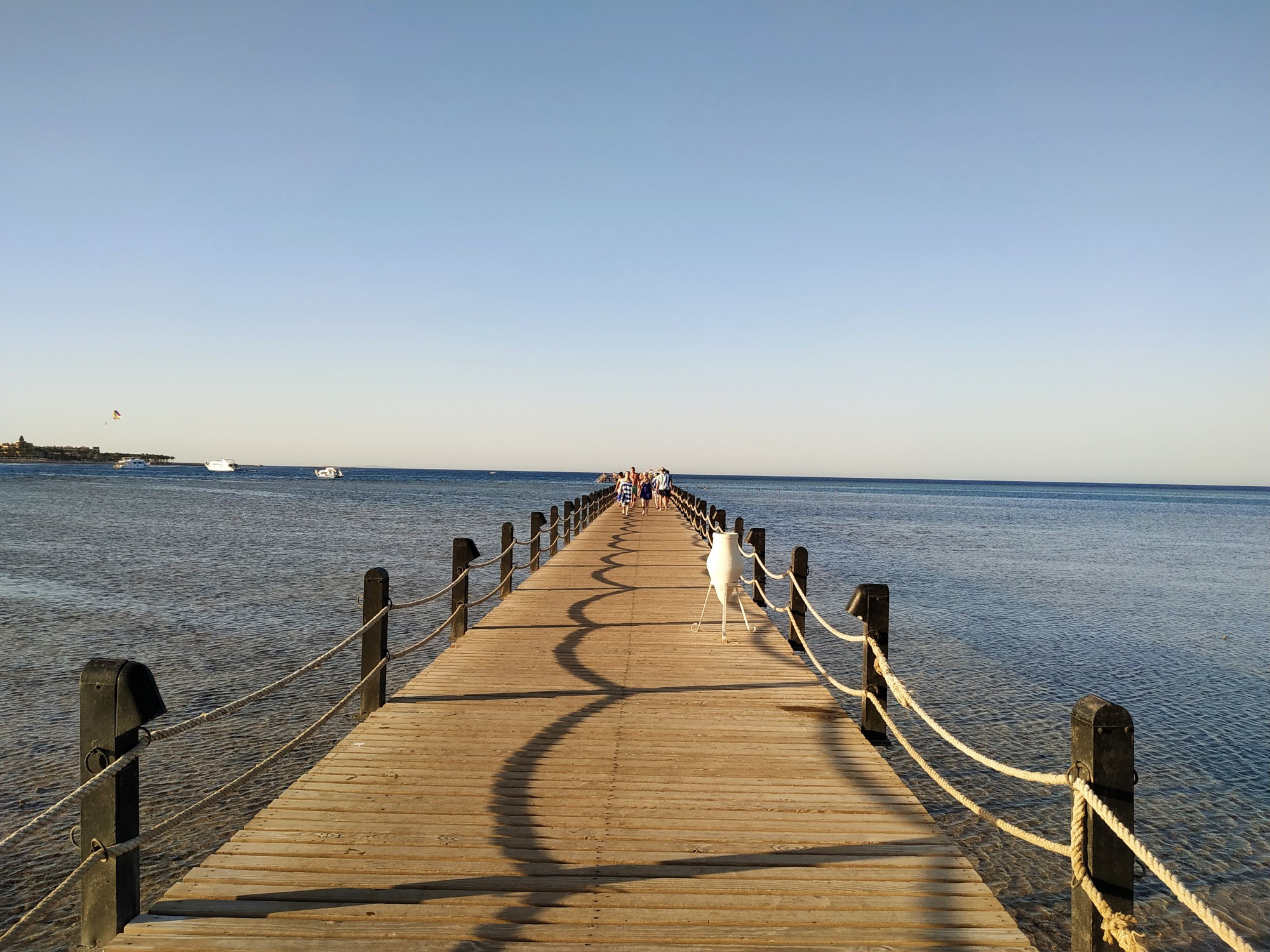 Макади-Бэй. Пляжный пирс отеля «Stella Di Mare Beach Resort & Spa». (19.05.2021)