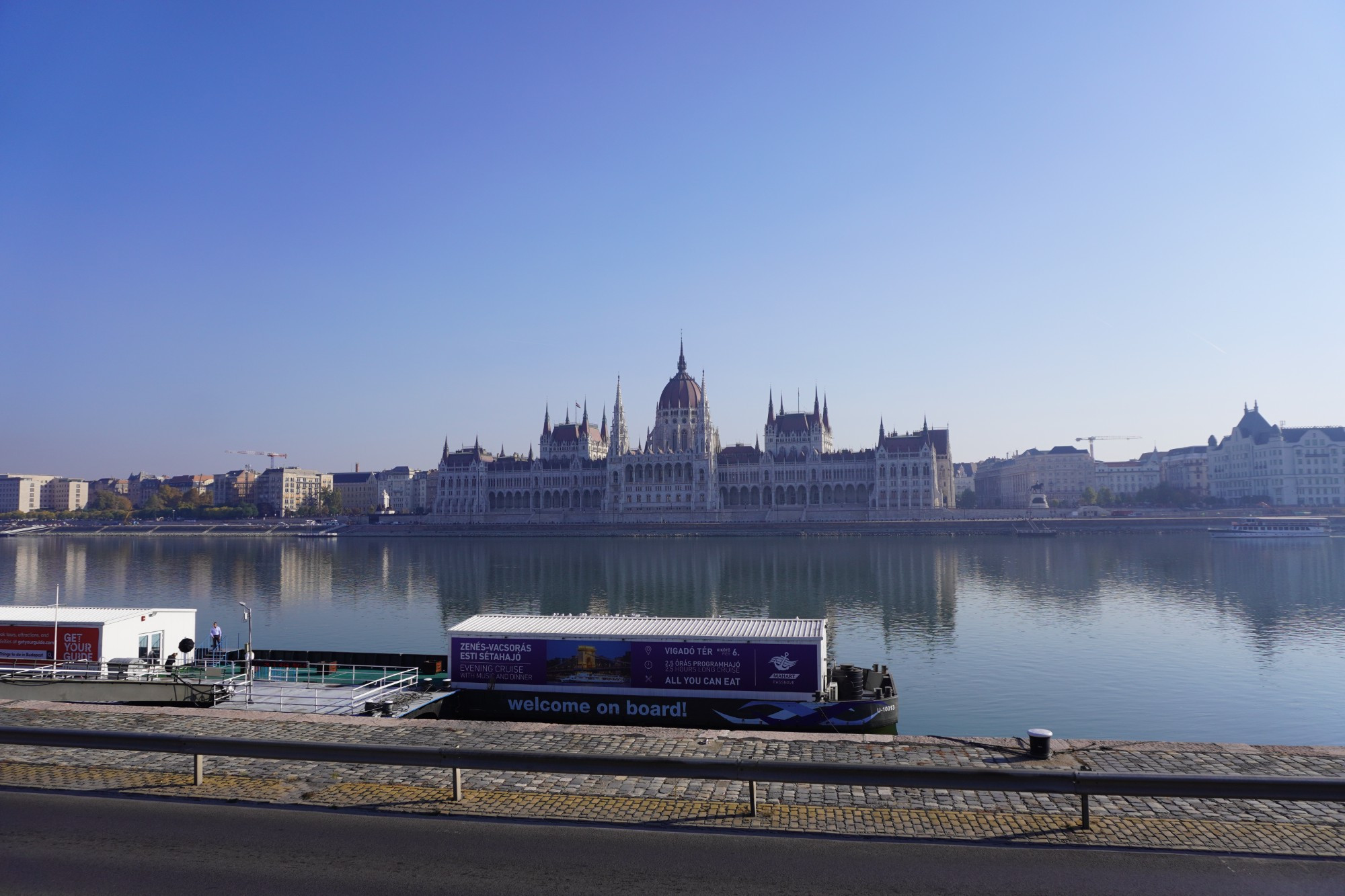 Будапешт. Вид на здание Парламента. (28.10.2021)